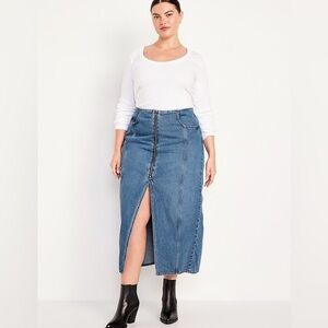 Old Navy Mid Rise Denim Skirt